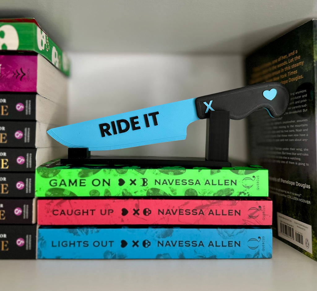 RIDE IT – Bookish Knife Display